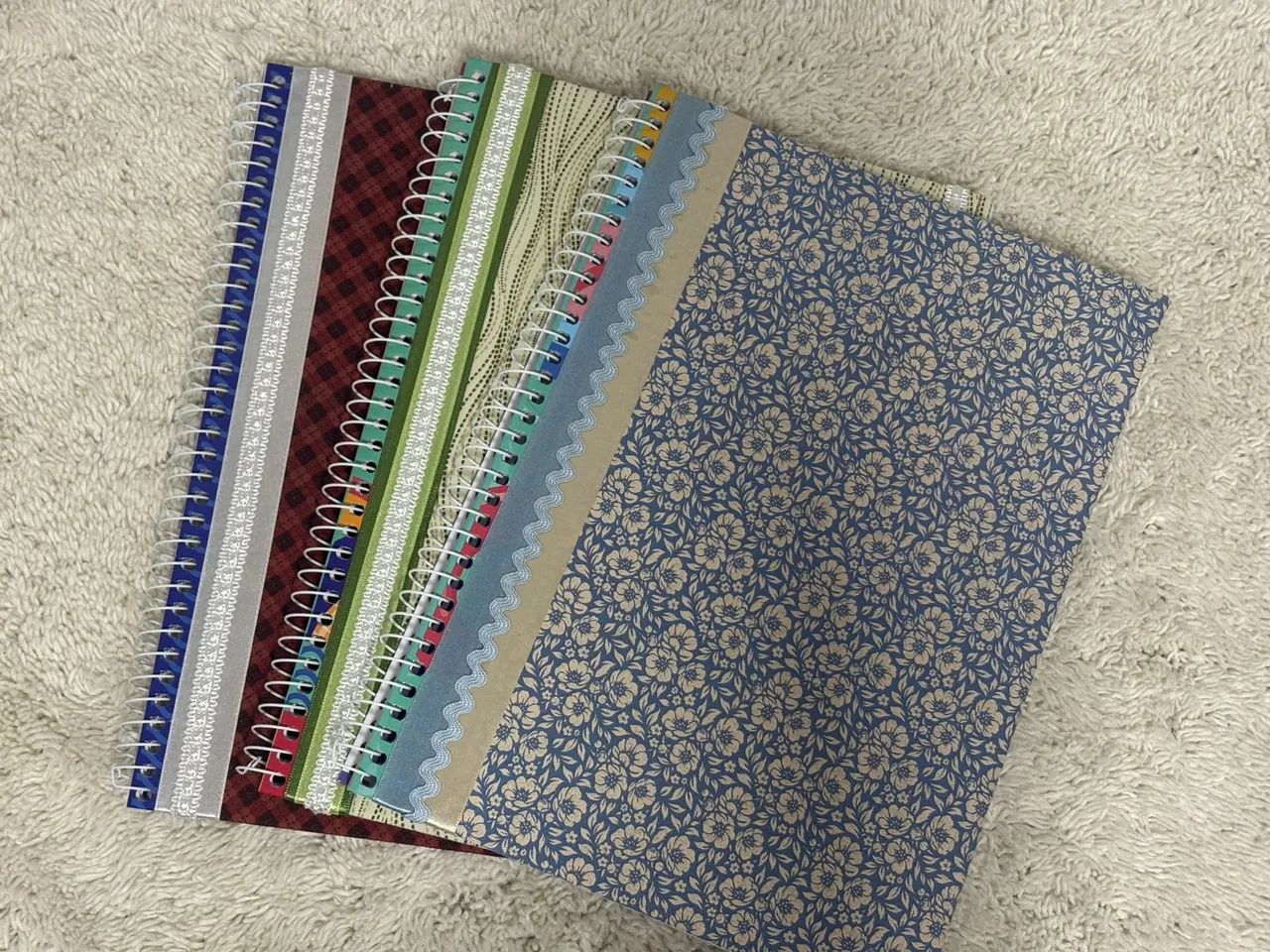 Caderno Personalizado Capa Dura - Encapado com tecido estampado e fita de cetim 100 folhas - Foto 4