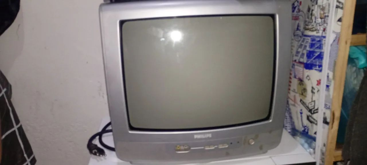 VENDO TV PHILIPS COM CONVERSOR DIGITAL E CONTROLE!