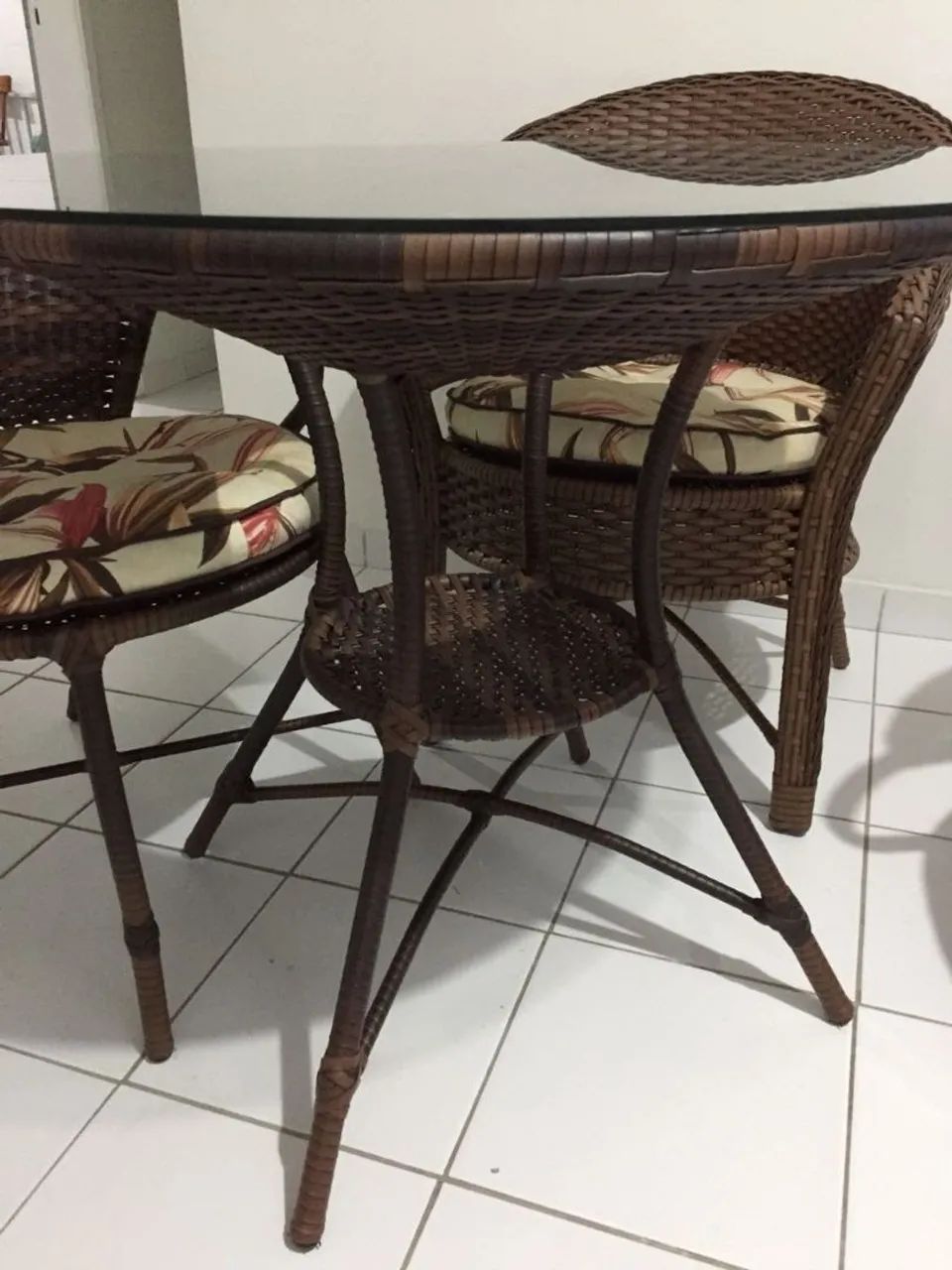 Conjunto de mesa e cadeiras - Foto 3