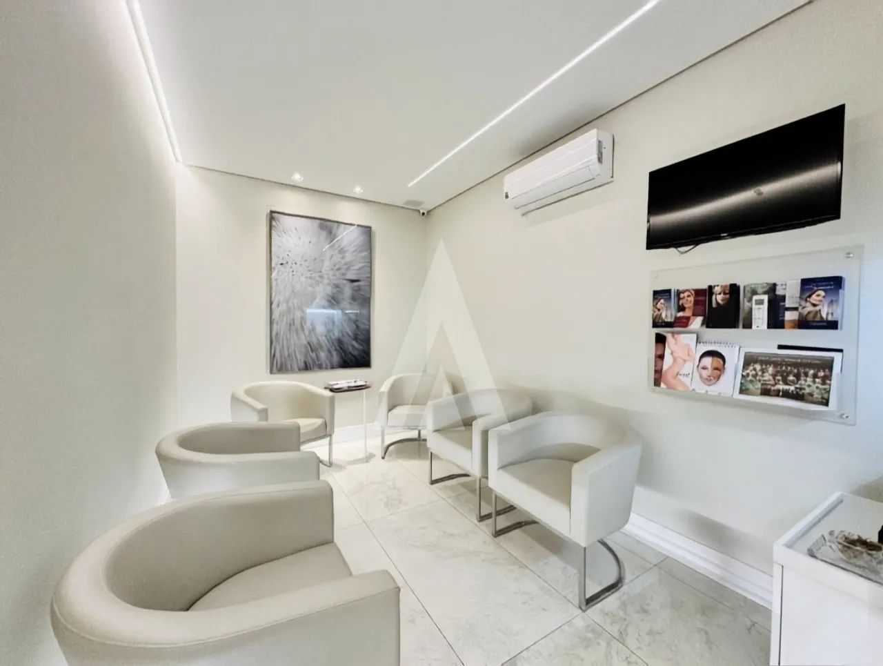 SALA COMERCIAL COM 102,82M² SEMI MOBILIADA NO BAIRRO CENTRO - Foto 2