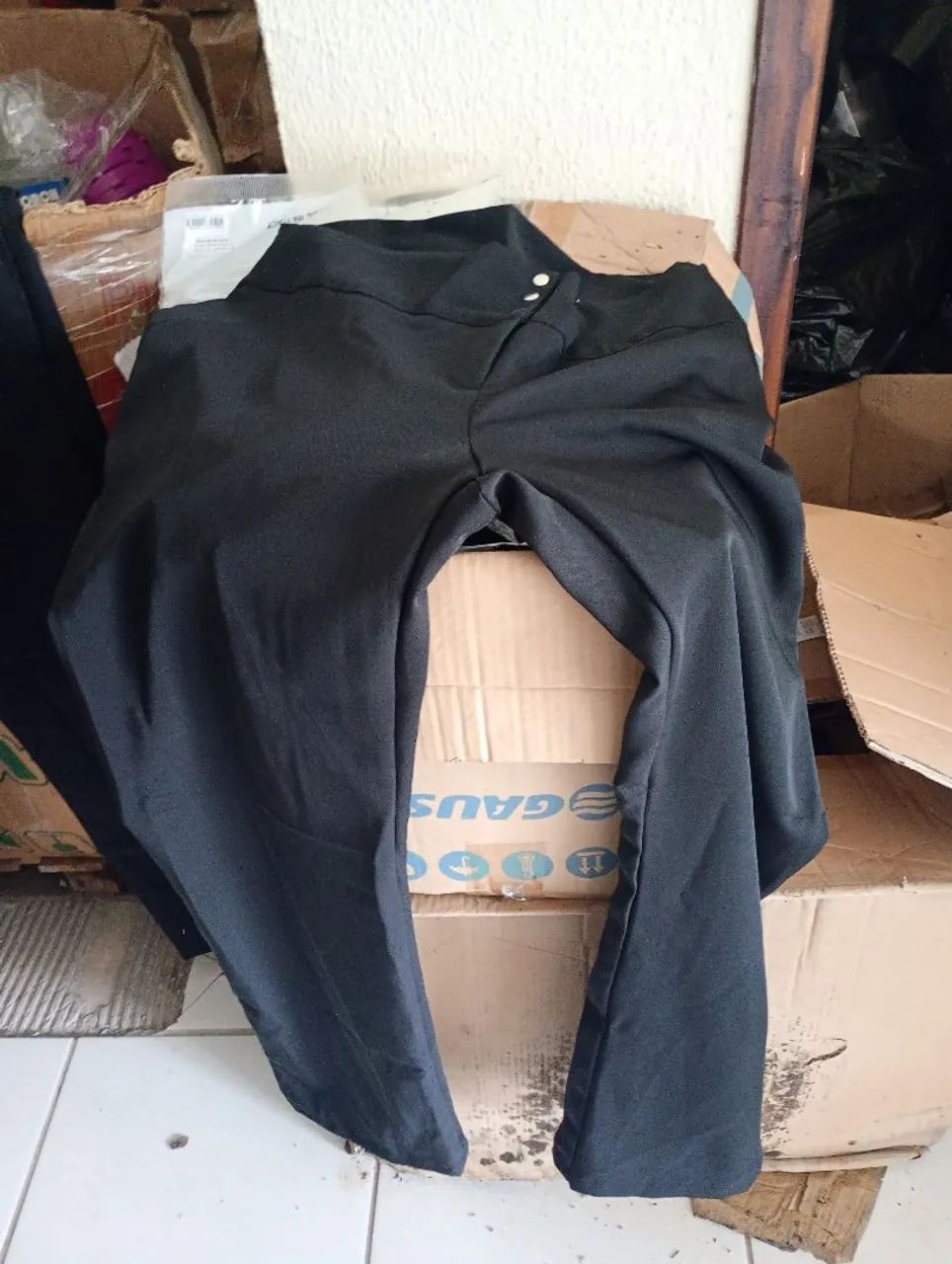 Roupas novas e usadas presos para vender rápido 