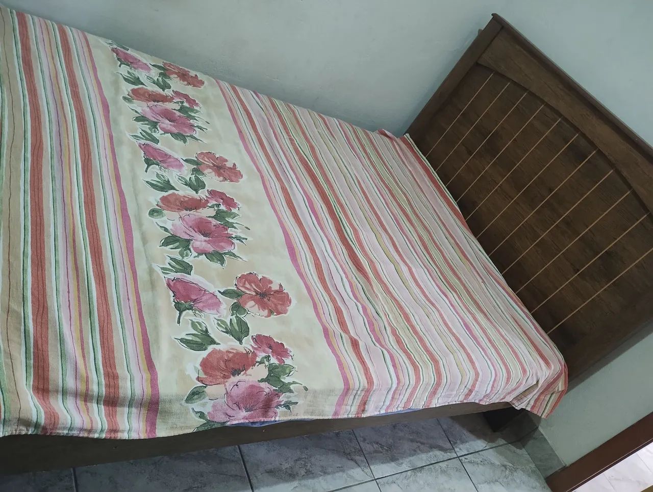 Cama solteiro/ cama casal