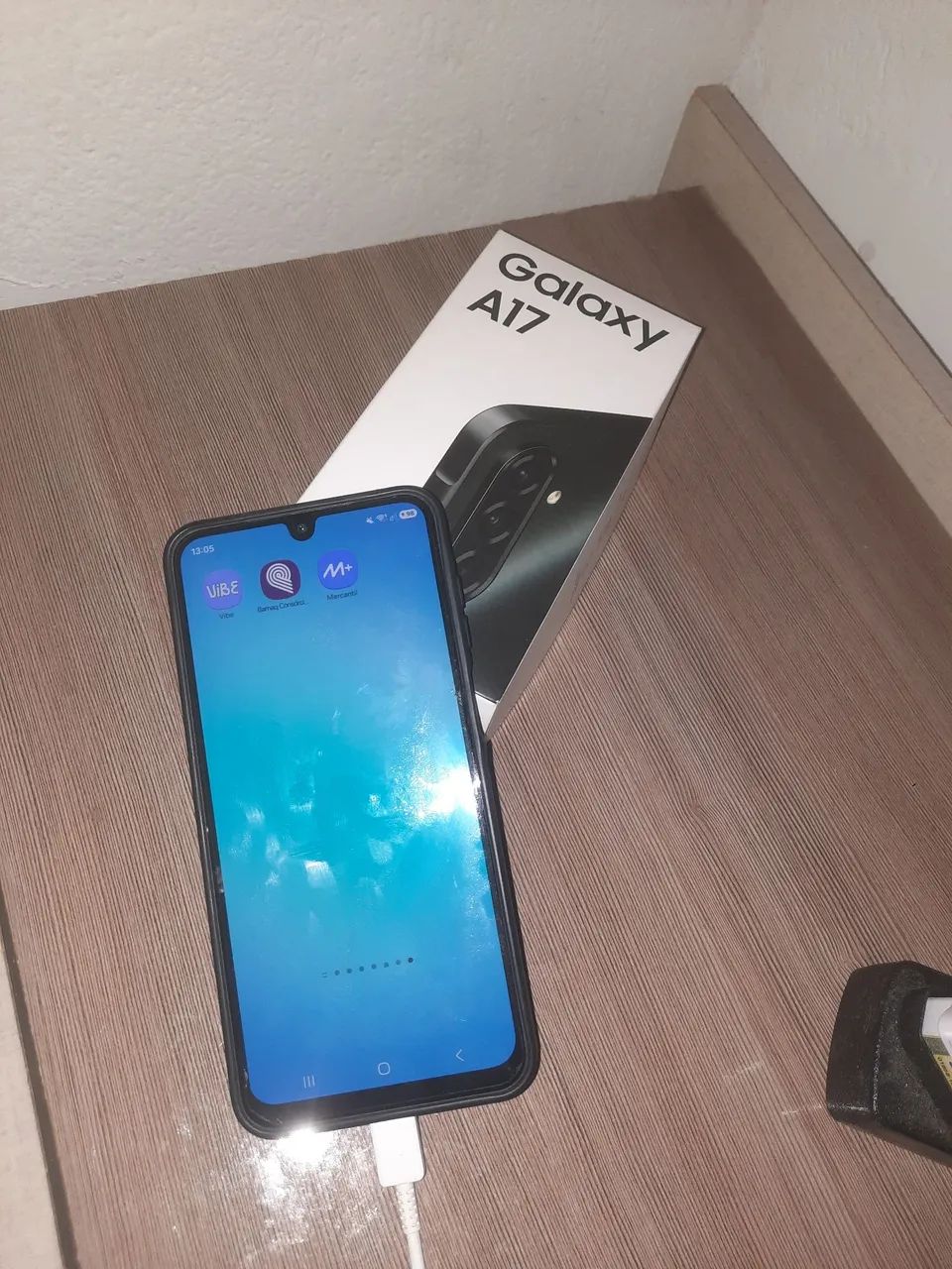 Vendo Samsung A17. 700 reais