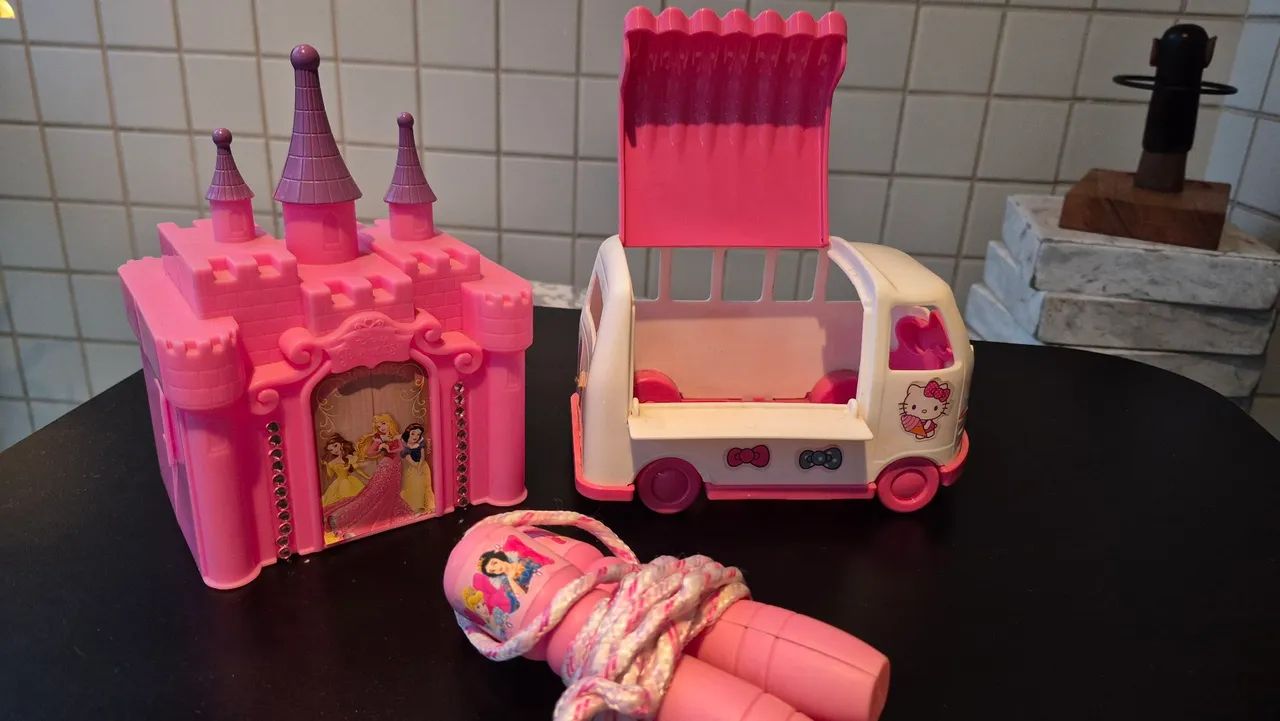  3 itens - Princesas e Hello Kitty OPORTUNIDADE!! - Foto 2