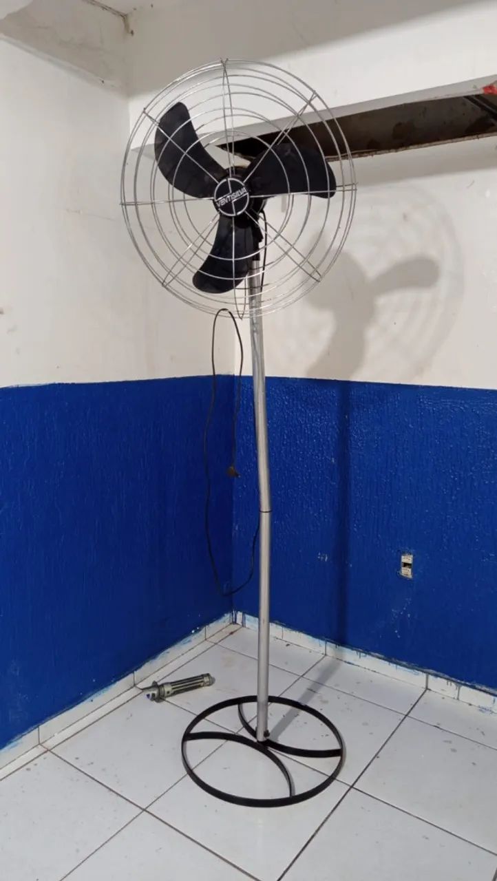 Ventilador em pé 