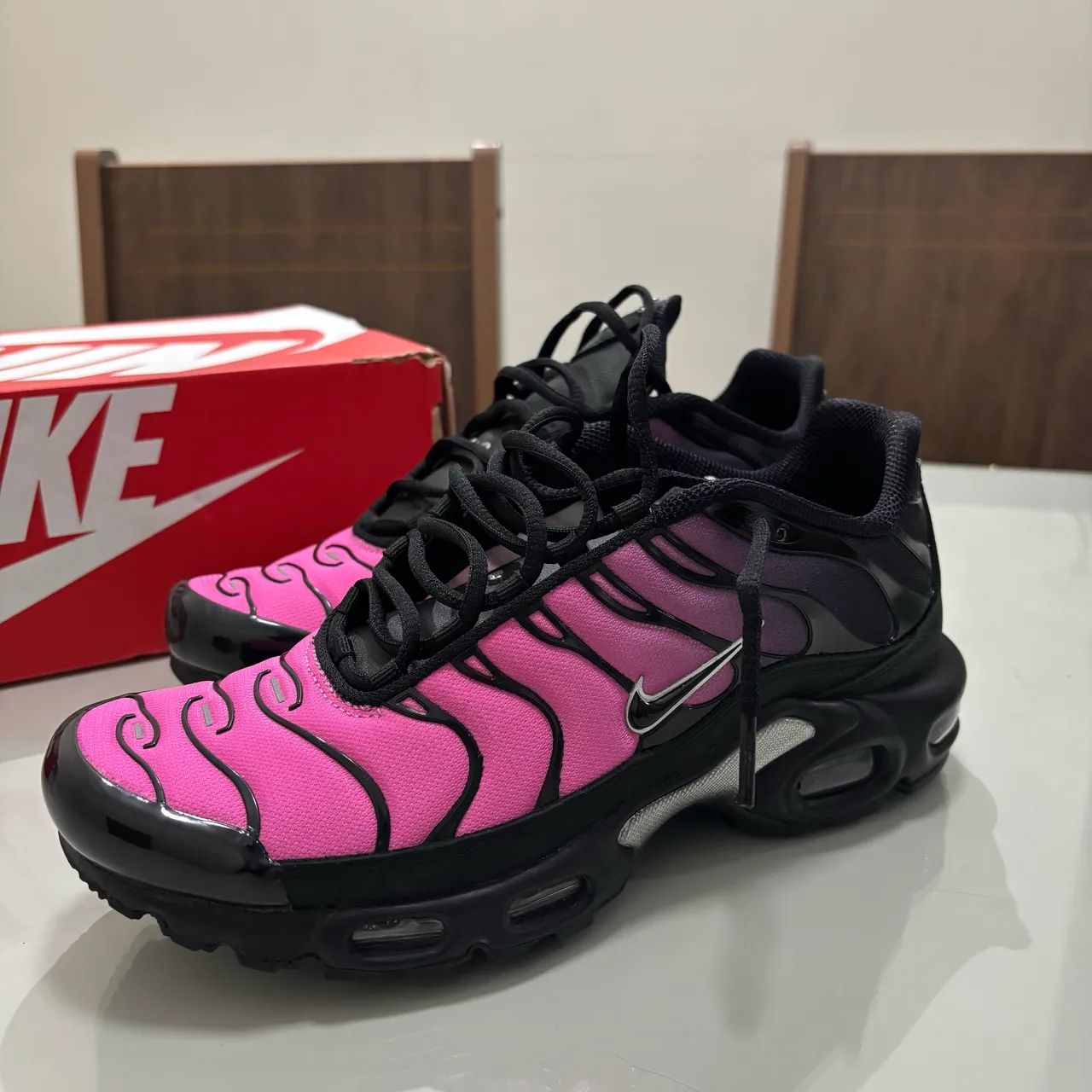 Nike Air Max Plus Black/Peony-Metallic Silver