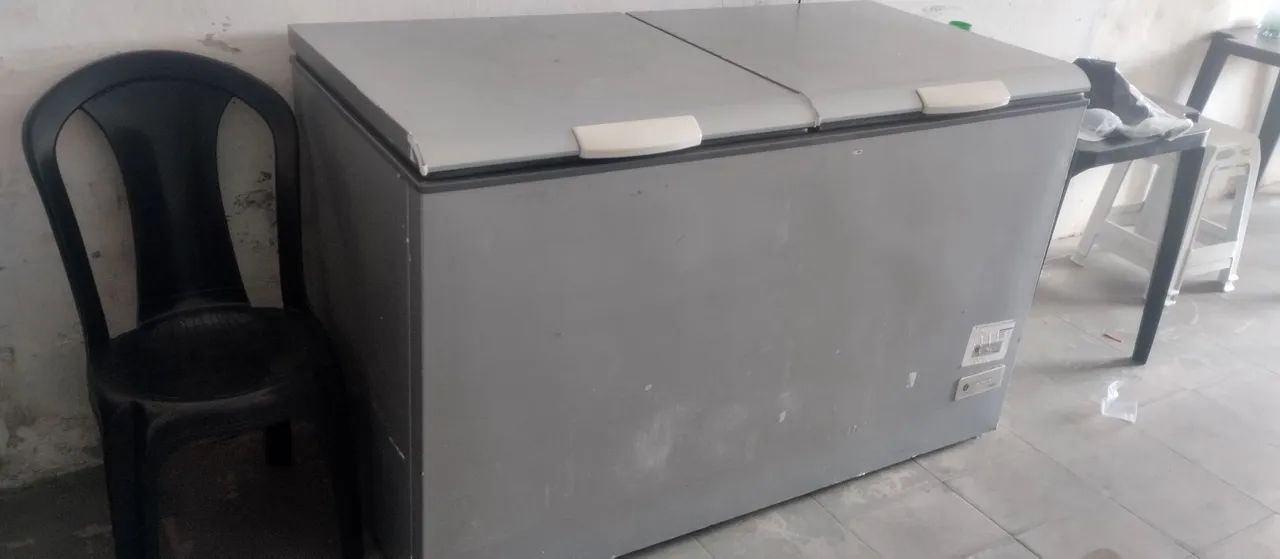 Vendo freezer semi novo