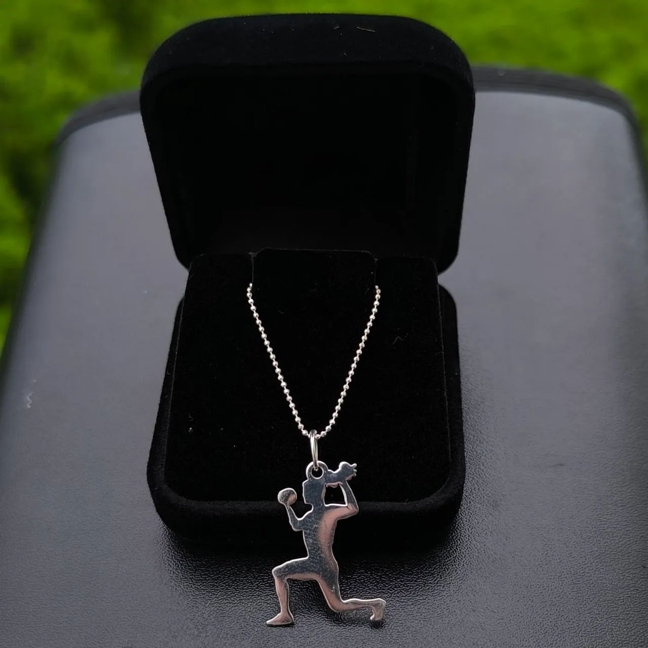 Corrente de prata com pingente de atleta, Garantia eterna