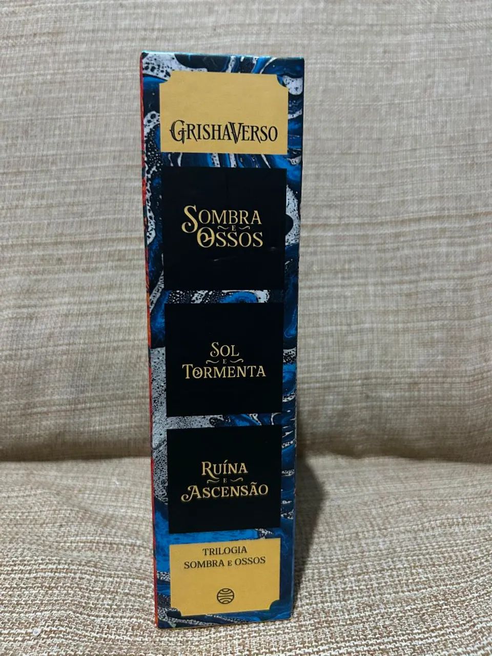 Box trilogia sombra e ossos com pôsteres  - Foto 4