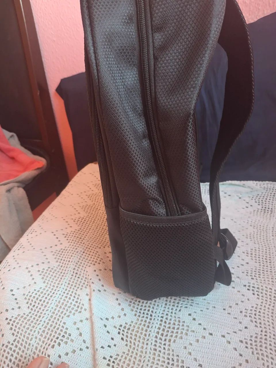 Vendo Mochila.  Na cor preta.  - Foto 3