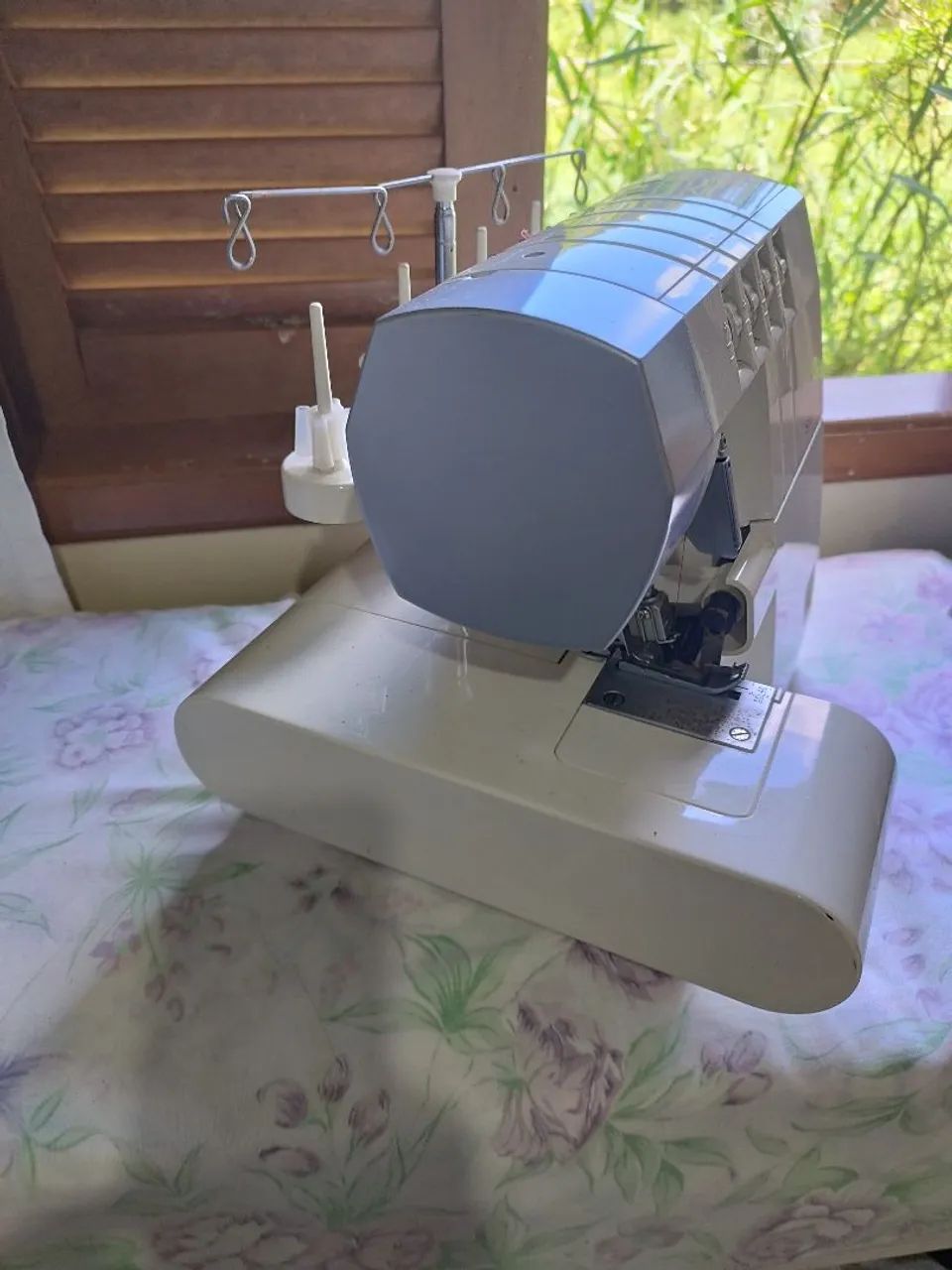 Máquina de costura overlock 
