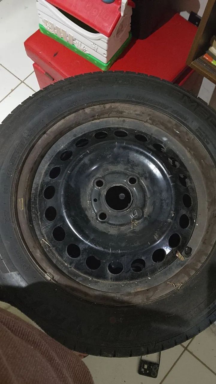 Vendo esses 4 pneus com o aro 1 estepe  - Foto 5
