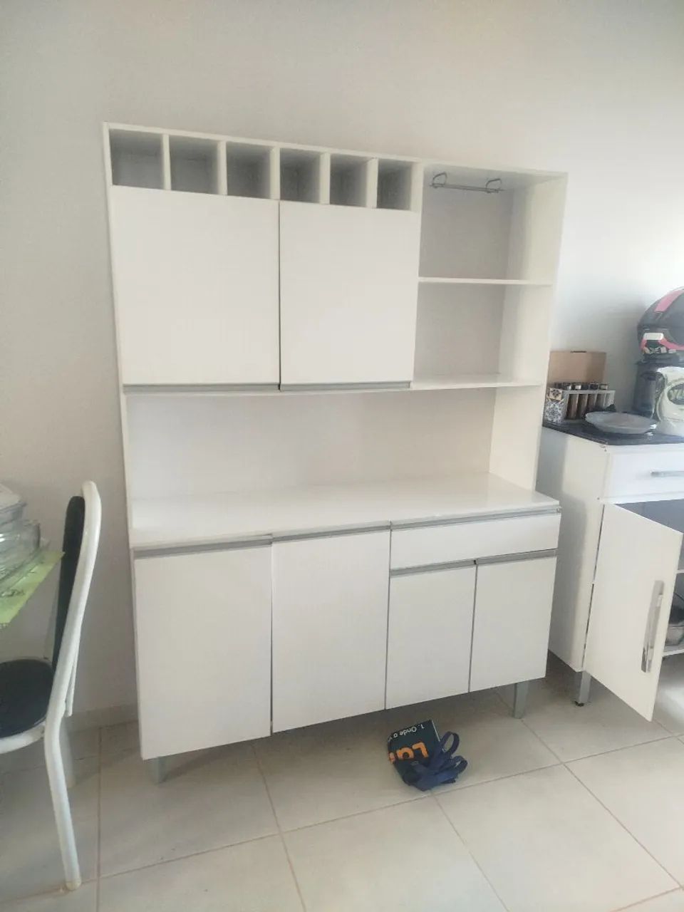 Armário de cozinha compacto