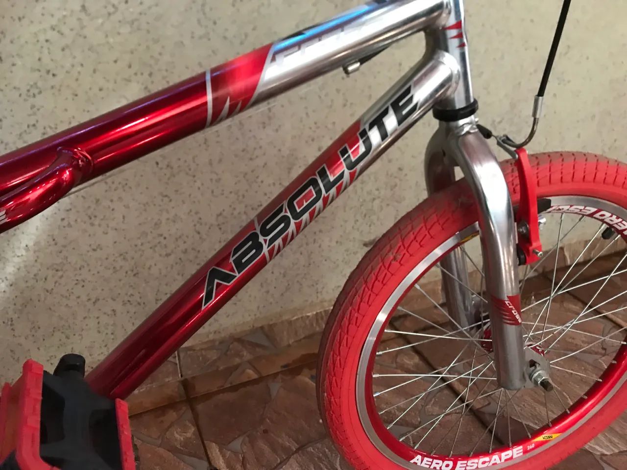 Bicicleta absolute Cross vermelha em sem uso algum - Foto 3