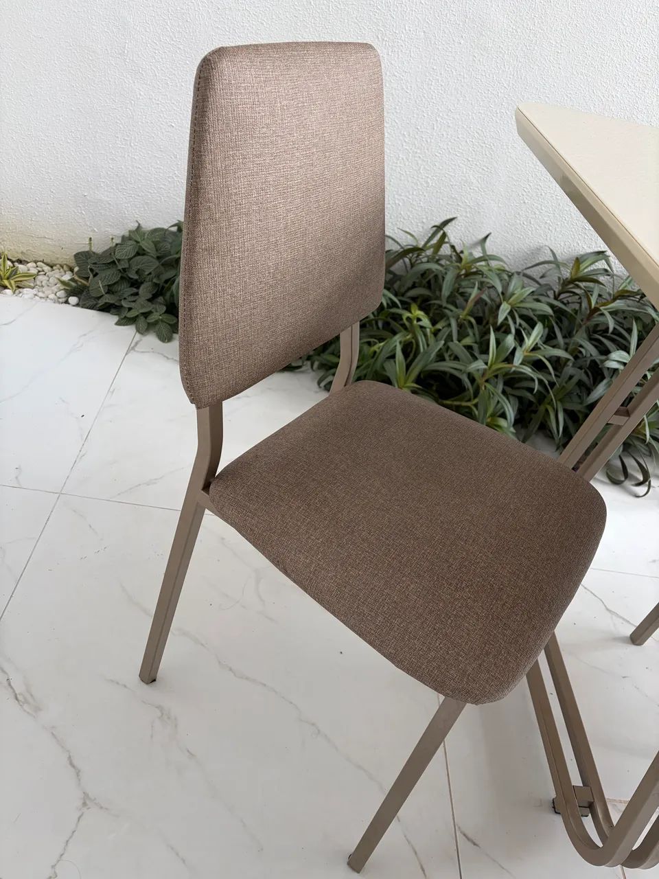Mesa com 4 cadeiras 