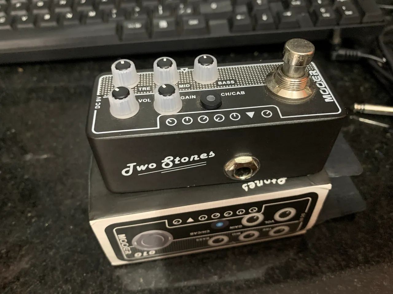 Preamp Mooer 010 Two Stones - Instrumentos musicais - Bessa, João