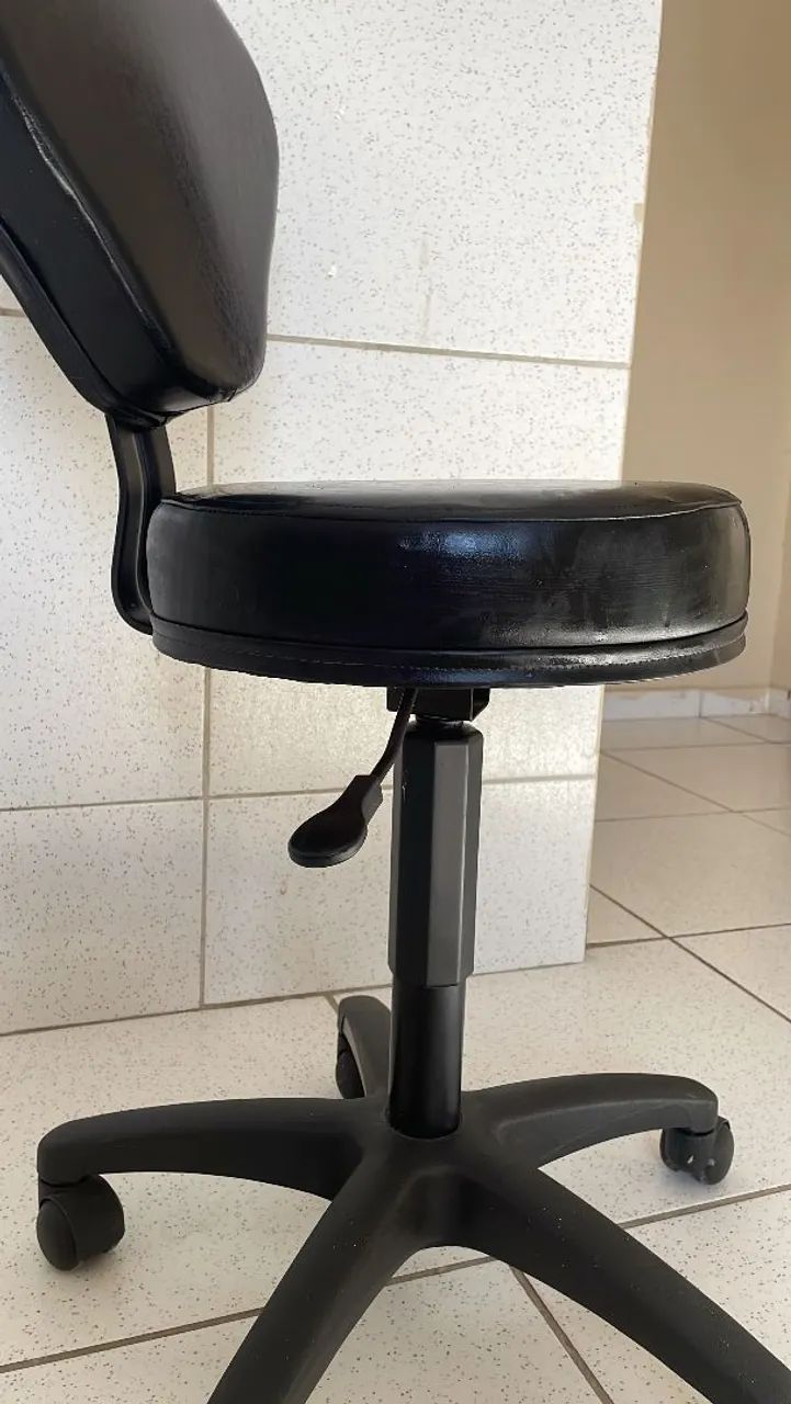 Cadeira Mocho preta Ergonômica - Foto 4