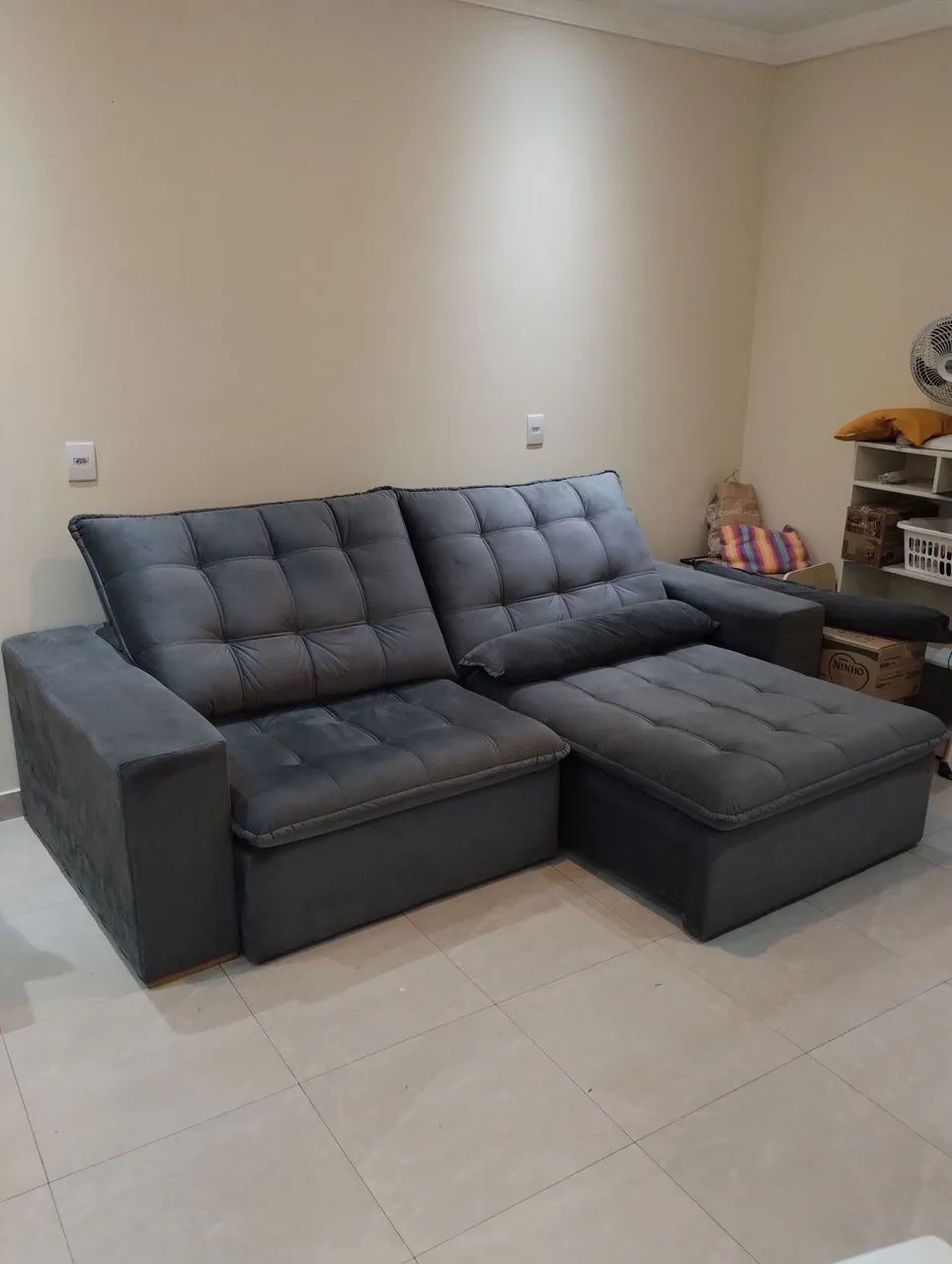 Sofá retrátil suede - 2,5 metros (4 lugares) 8 meses de uso - Foto 5
