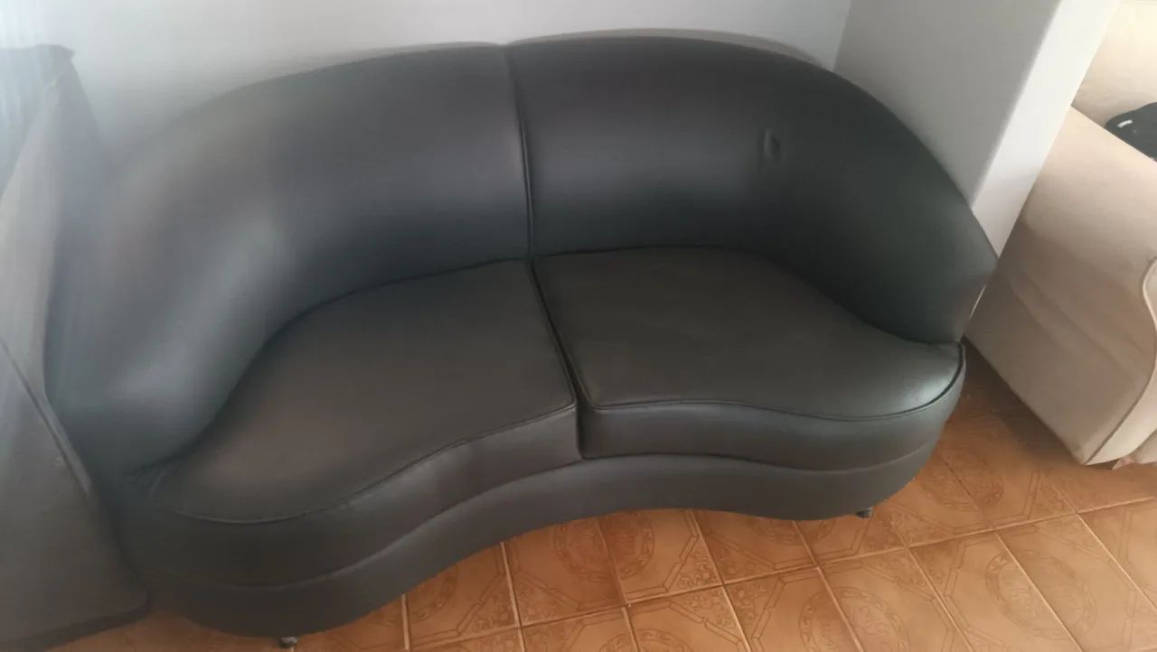 Sofa 3 e 2 lugares couro preto - Foto 2