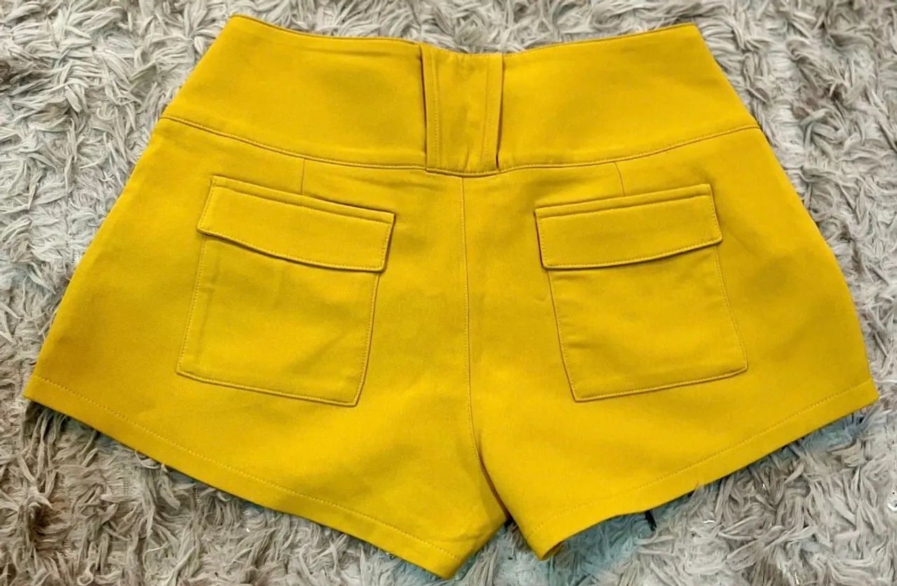 Shorts curto cor mostarda - Lança Perfume  - Foto 3
