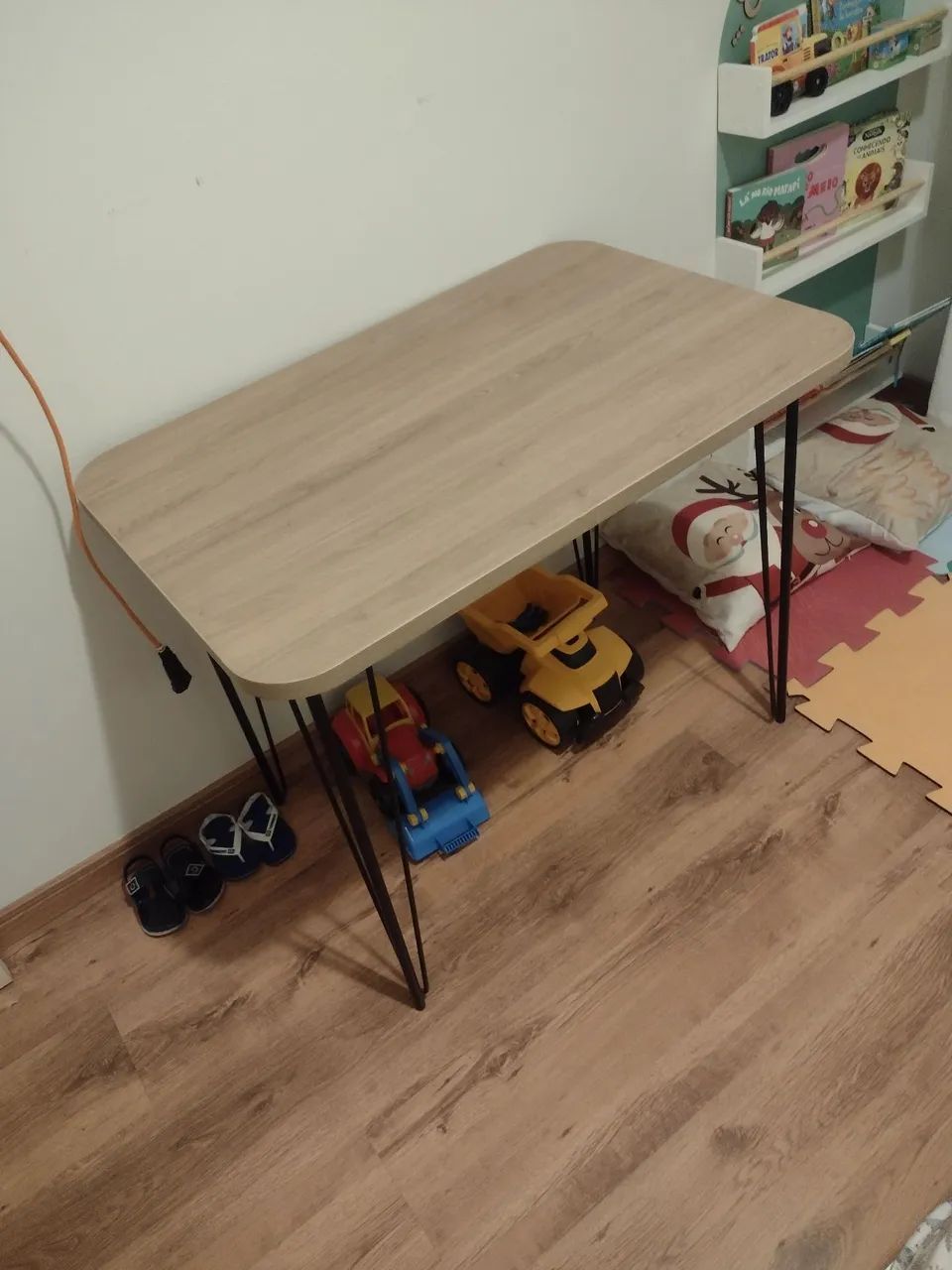 Mesa de escritório ou estudos477314891351992322