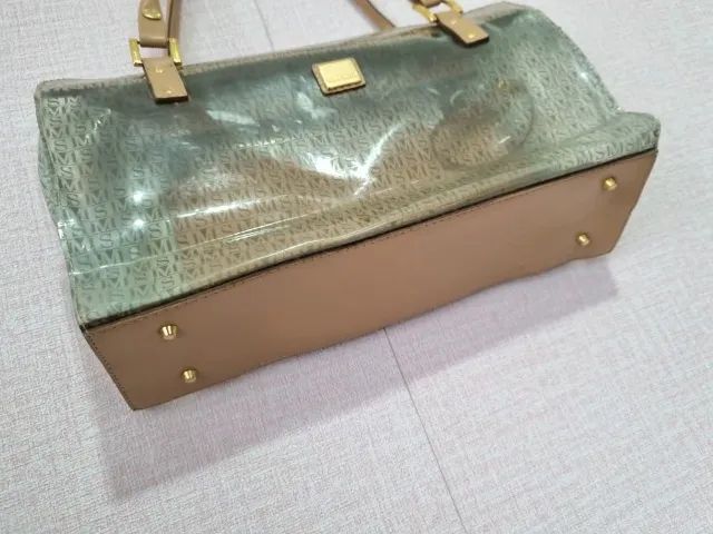 Bolsa Monica Sanches em verniz e couro bege - Foto 3