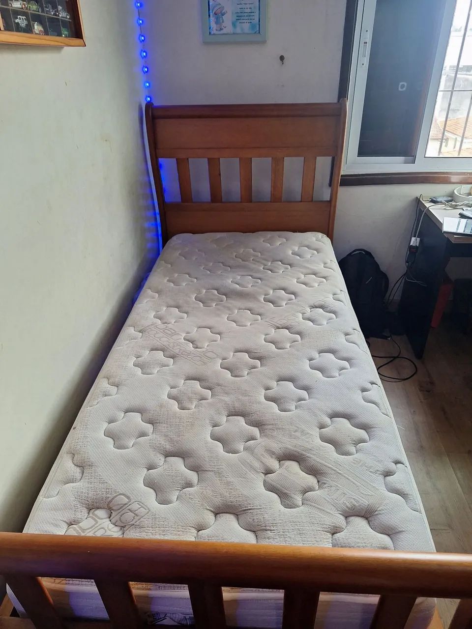 Cama solteiro de madeira com colchão de mola  - Foto 4