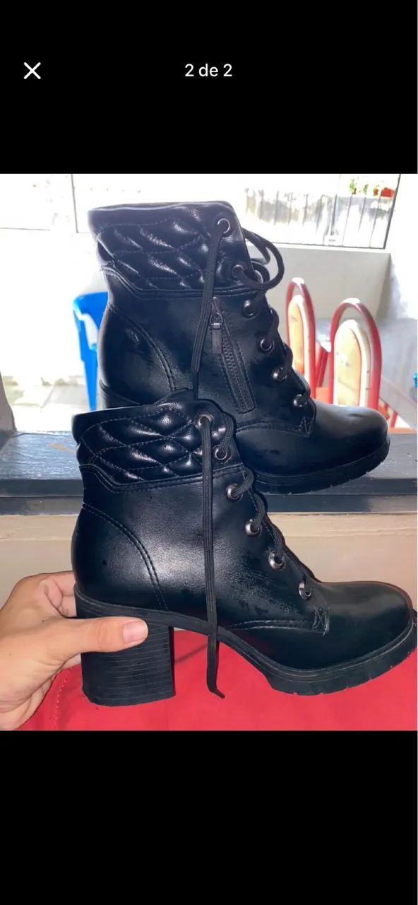 Vende-se essa botas
