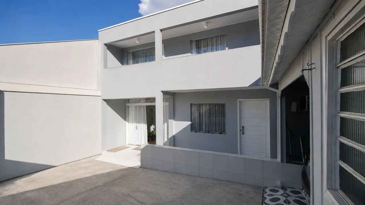 CASA COMPLETA + EDÍCULA | 4 QUARTOS | PORTEIRA FECHADA