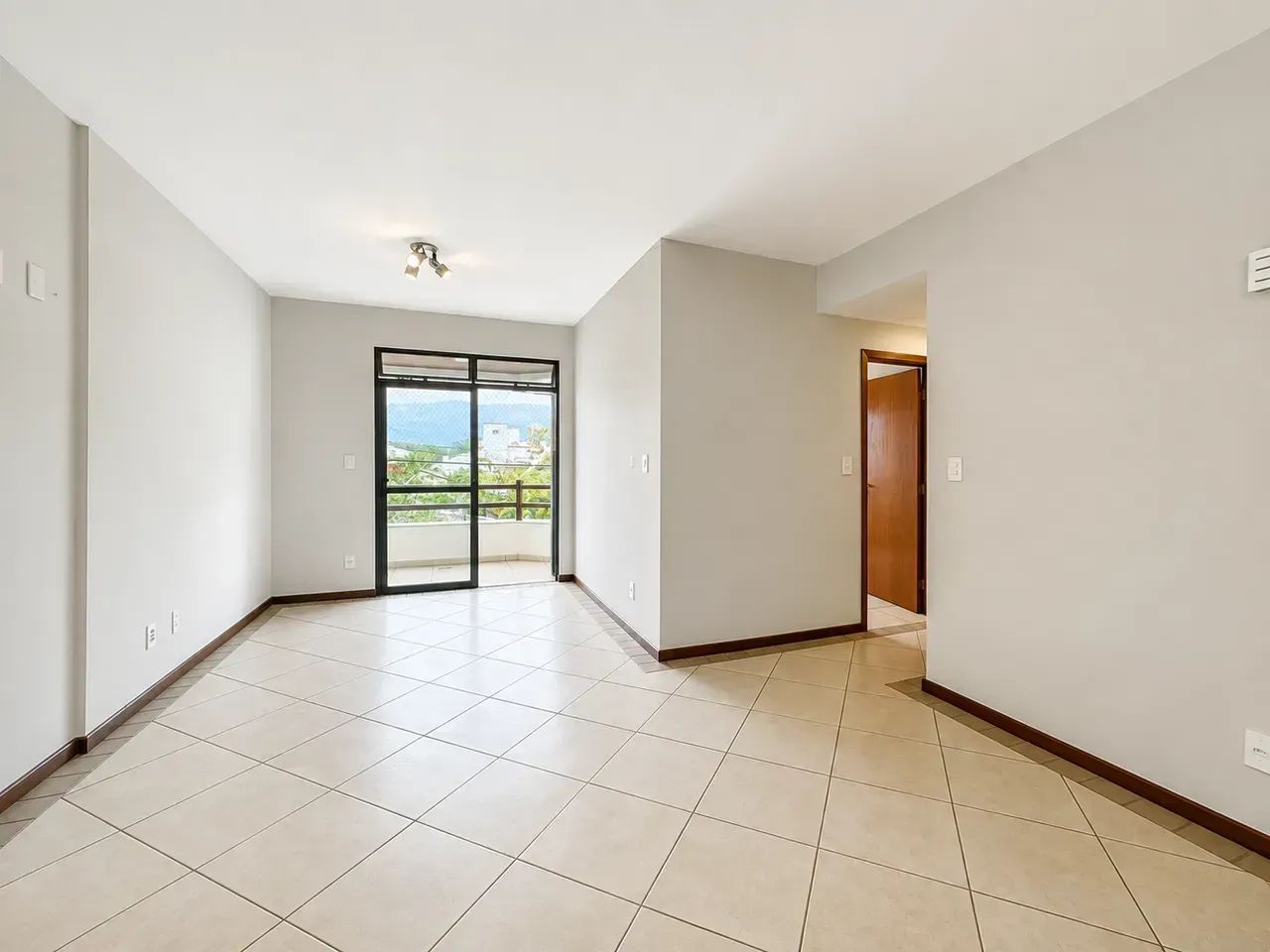 Imóvel para aluguel possui 82 metros quadrados com 3 quartos - Foto 3
