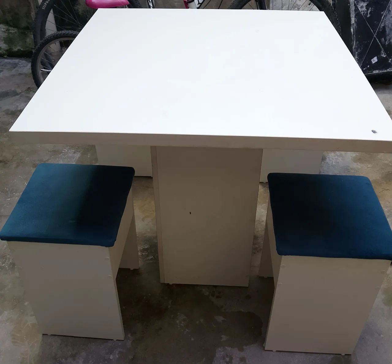 Mesa MDF com 4 banquetas 