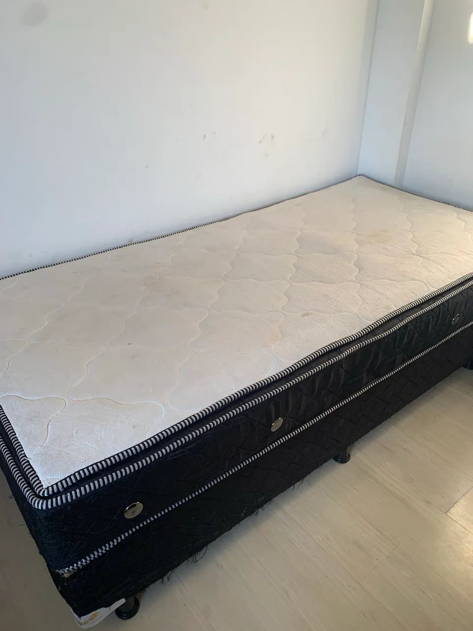 Cama box com colchão Requinte 
