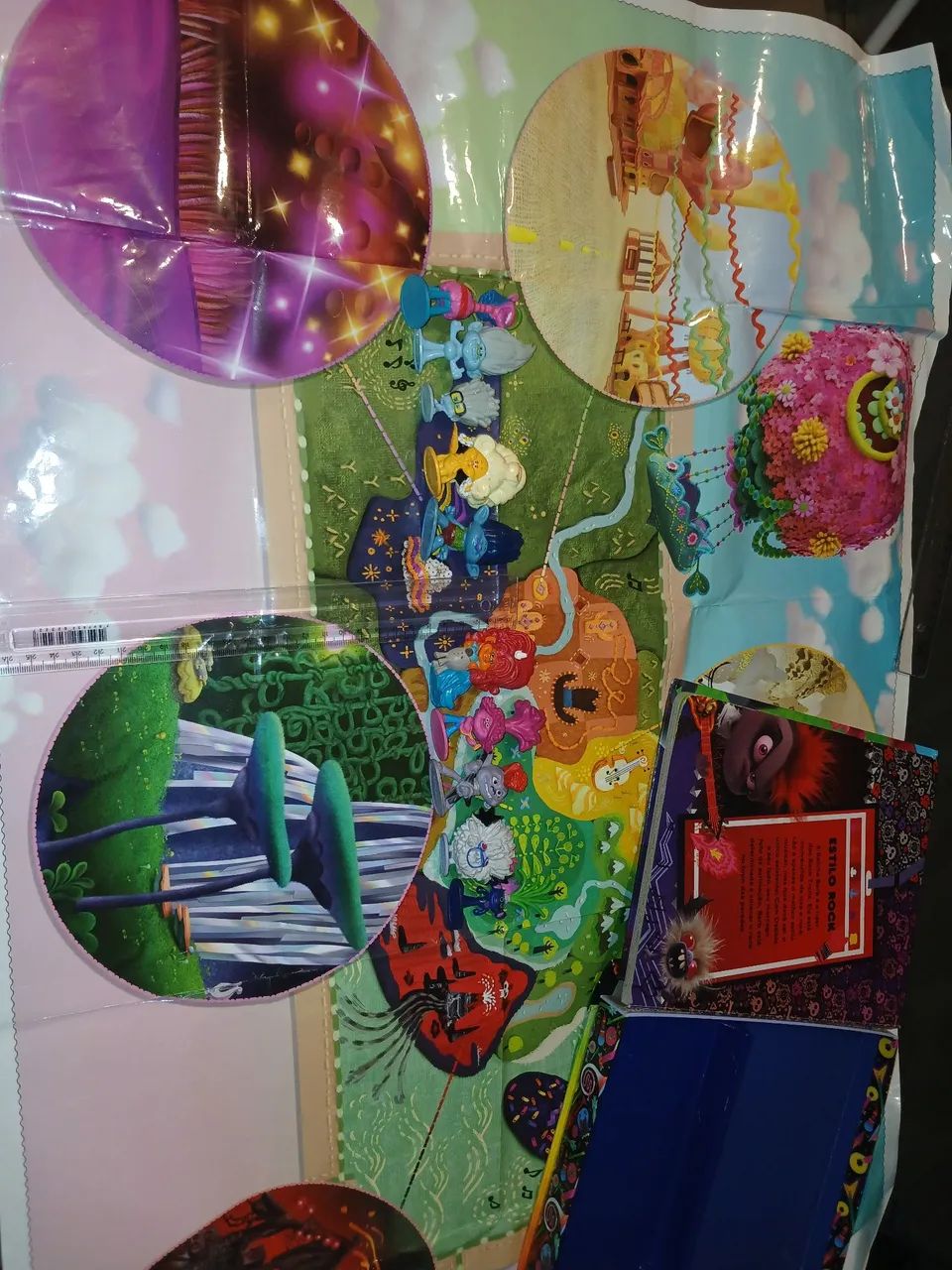 Livro trolls com miniatura - Foto 4