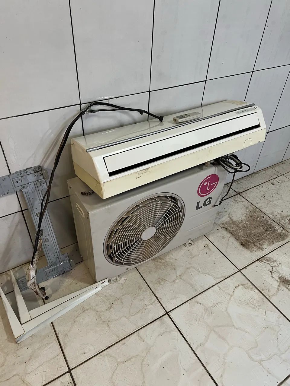 Vendo ar condicionado 9000 bttus com defeito 