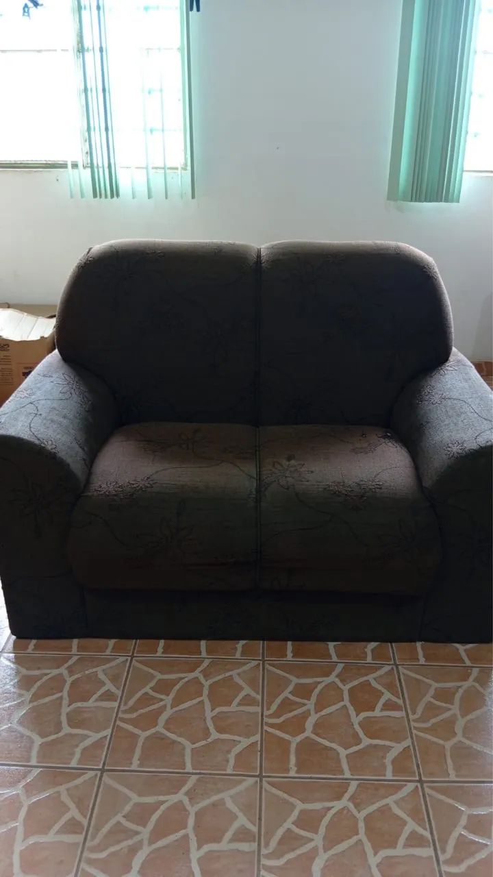 Sofá usado pequeno 