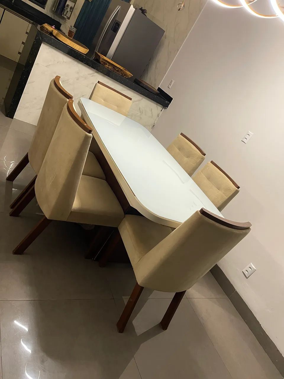 Vendo mesa de jantar 6 cadeiras vidro de cima temperado 