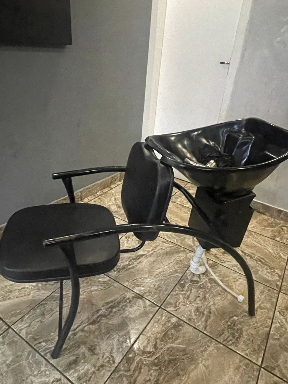 Cadeira e Lavatório  - Foto 2