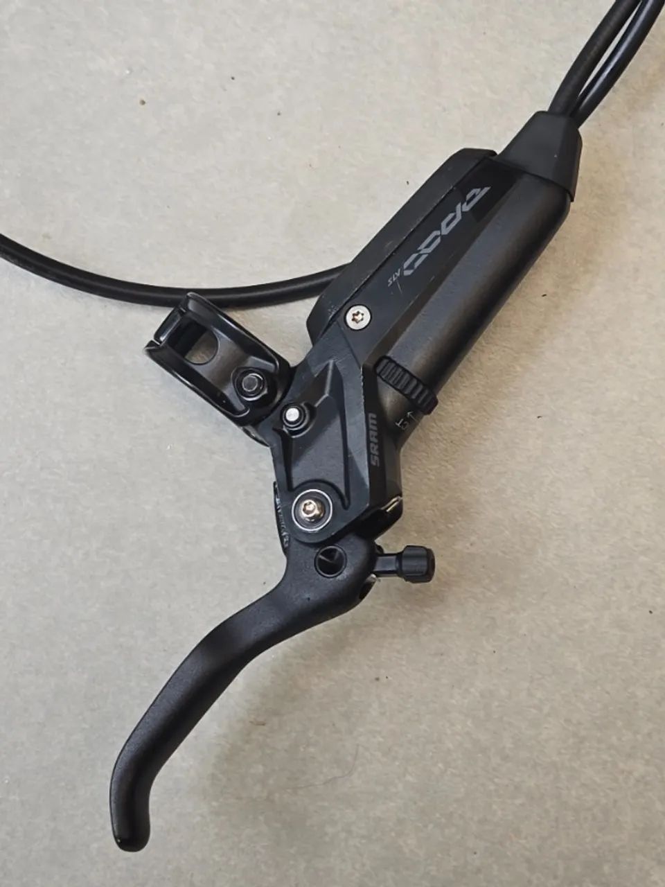 Freios SRAM Code Stealth com Pastilhas Novas - Foto 3