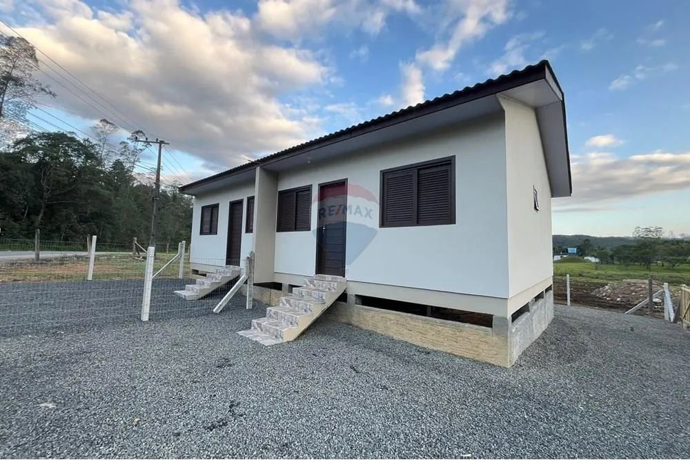 Locação de imóvel casa em Siderópolis com dois dormitórios e um banheiro