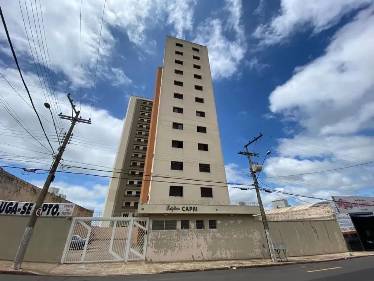 Apartamento mobiliado para locação no Edifício Capri com 1 dormitório e vaga