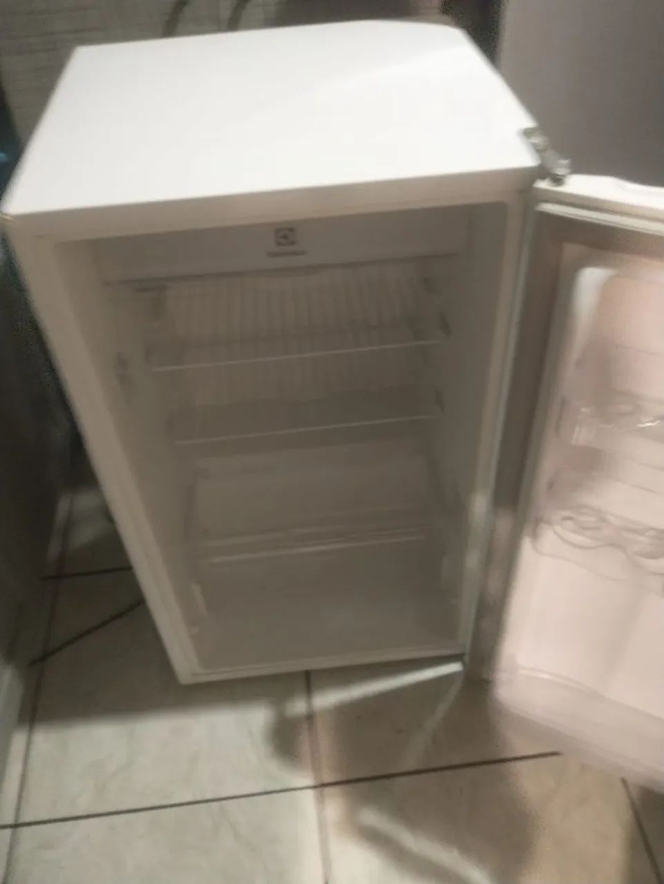 Frigobar mini geladeira com freezer 