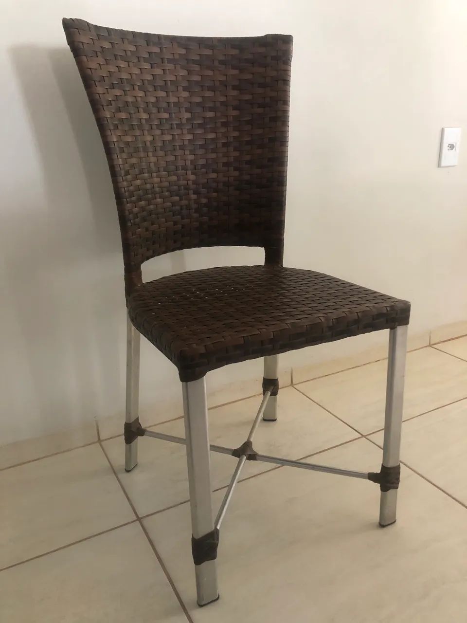 Cadeira de alumínio com fibra sintética 