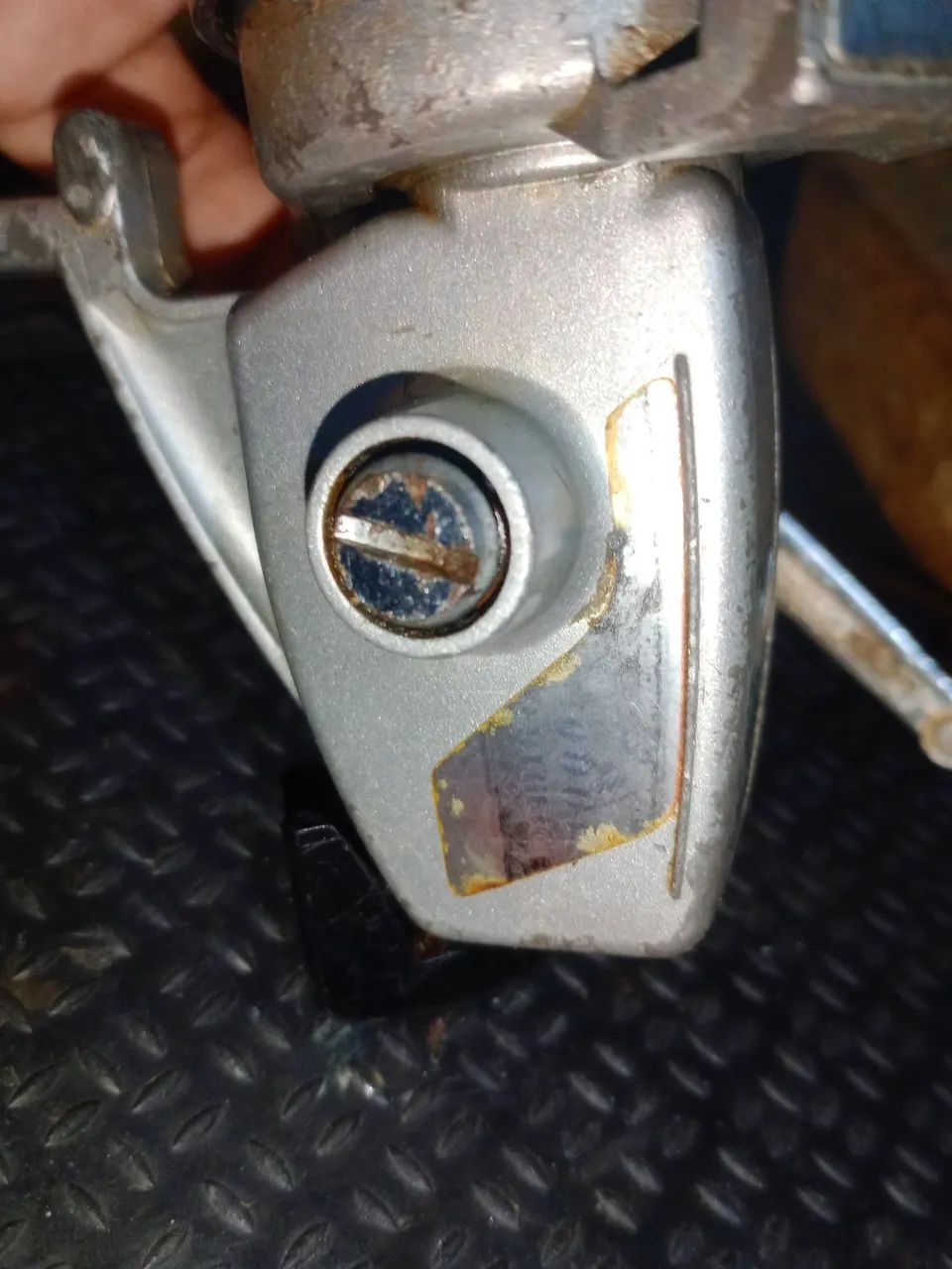 Molinete antigo daiwa 1000 - Foto 2