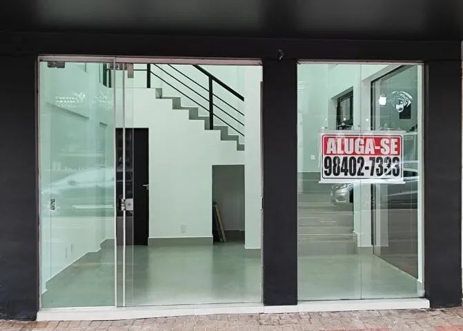SALA COMERCIAL TÉRREA NO CENTRO COM 80M2 COM 02 GARAGENS