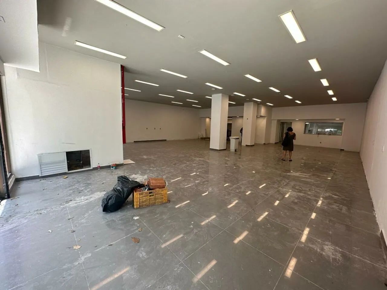 ALUGO LOJA COMERCIAL NA BOULEVARD 28 DE SETEMBRO COM 6 PAVIMENTOS- 650M² - Foto 2
