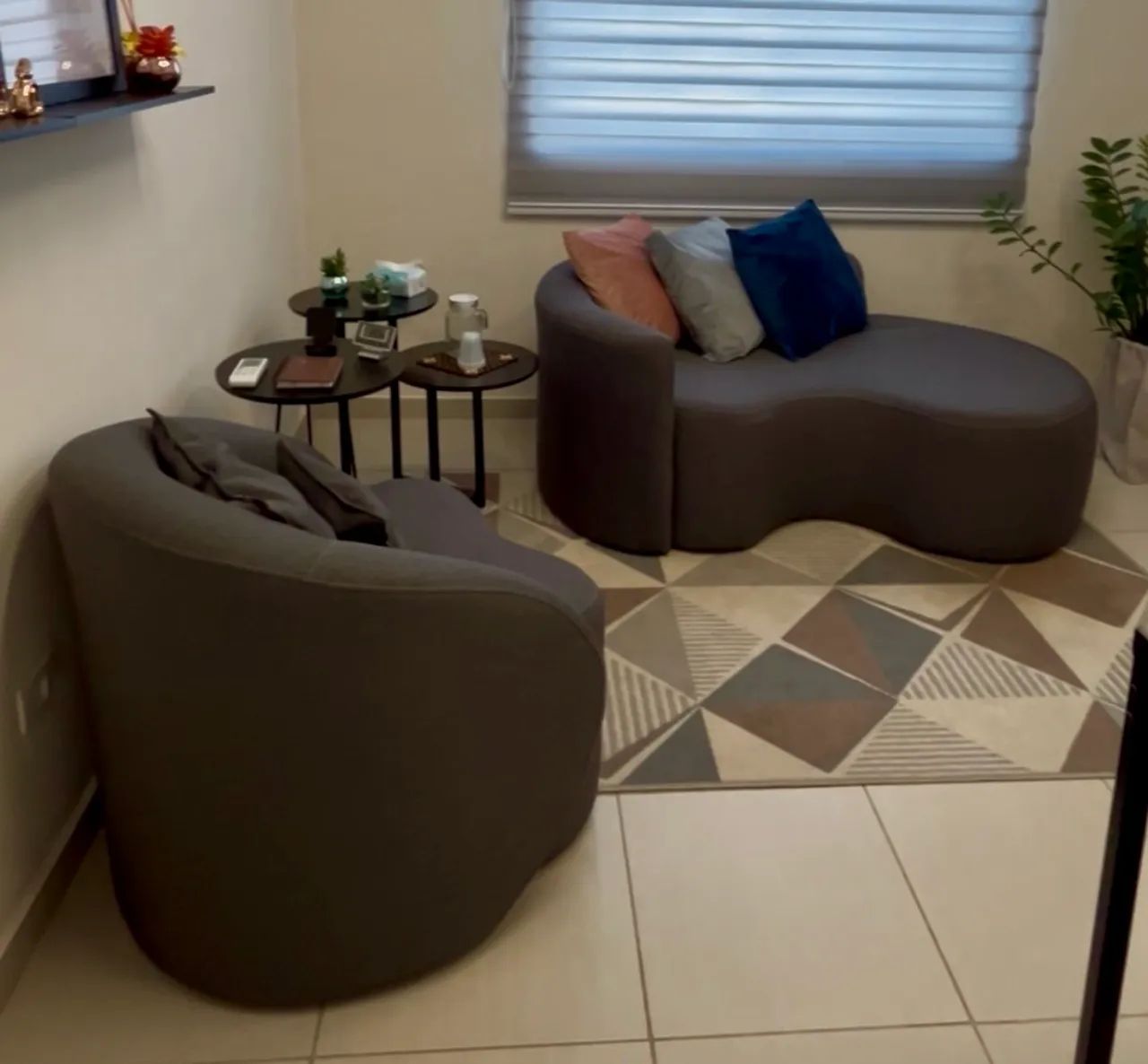 Conjunto sofá e poltrona 65562847159298120