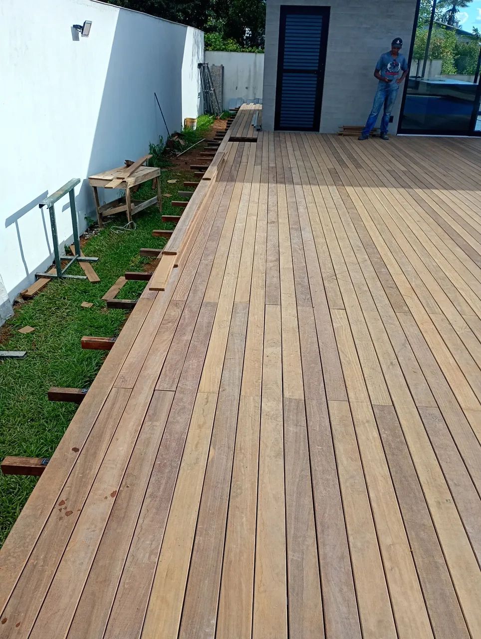 Fazemos deck e pergolado e banheira e acentamo portas também  - Foto 2