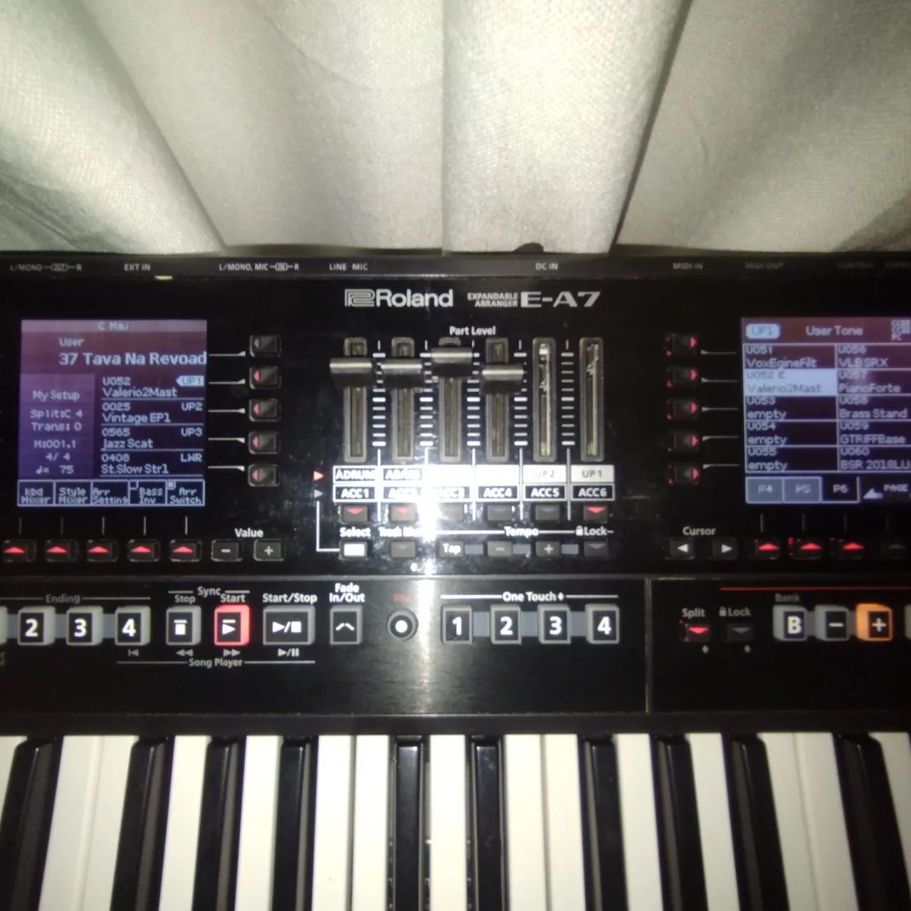 Teclado Roland EA7 top