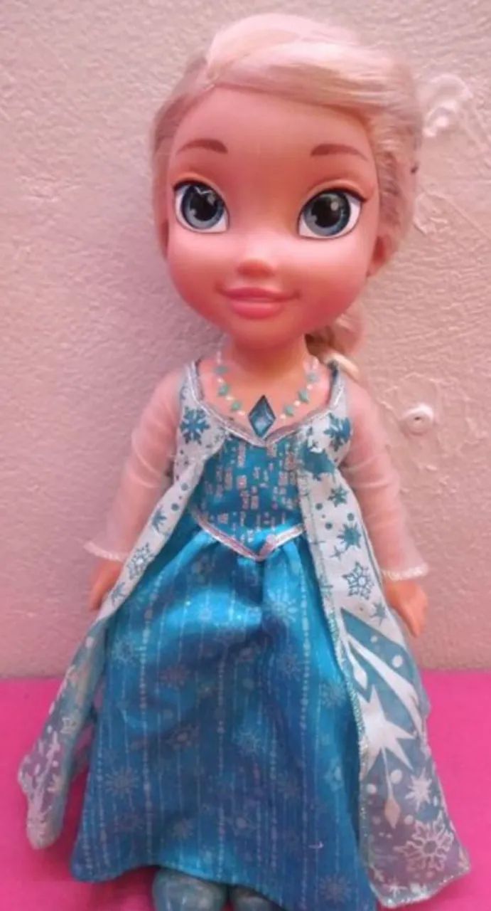 Boneca elsa 35 cm que canta