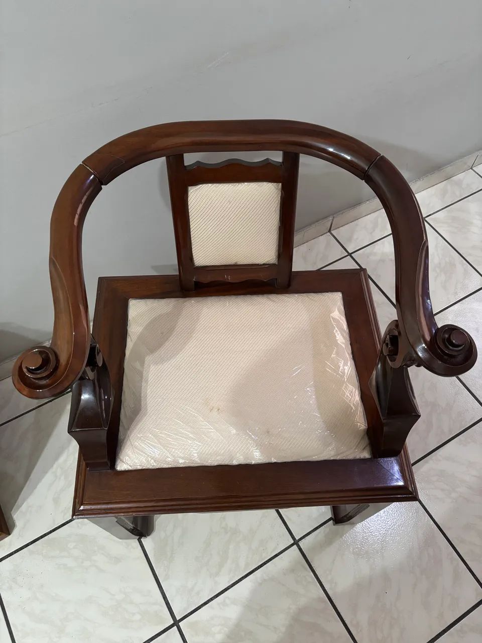Cadeira de mogno maciça 